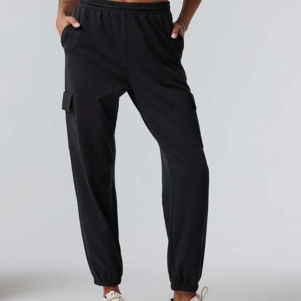 Vuori Women's Boyfriend Cargo Sweatpant